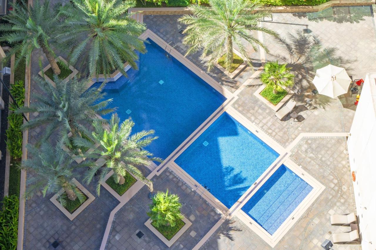Апартаменти Chic 2br Apartment, Prime Location Near Mall - Allsopp&allsopp