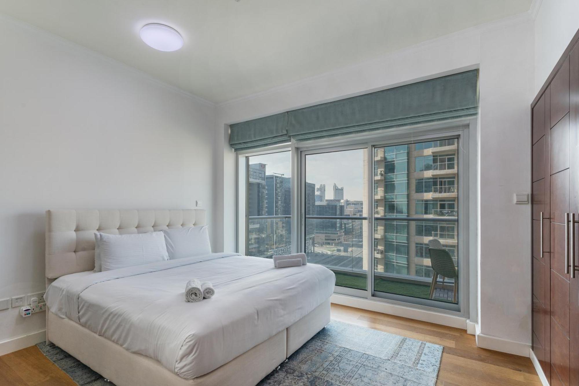 Апартаменти Chic 2br Apartment, Prime Location Near Mall - Allsopp&allsopp
