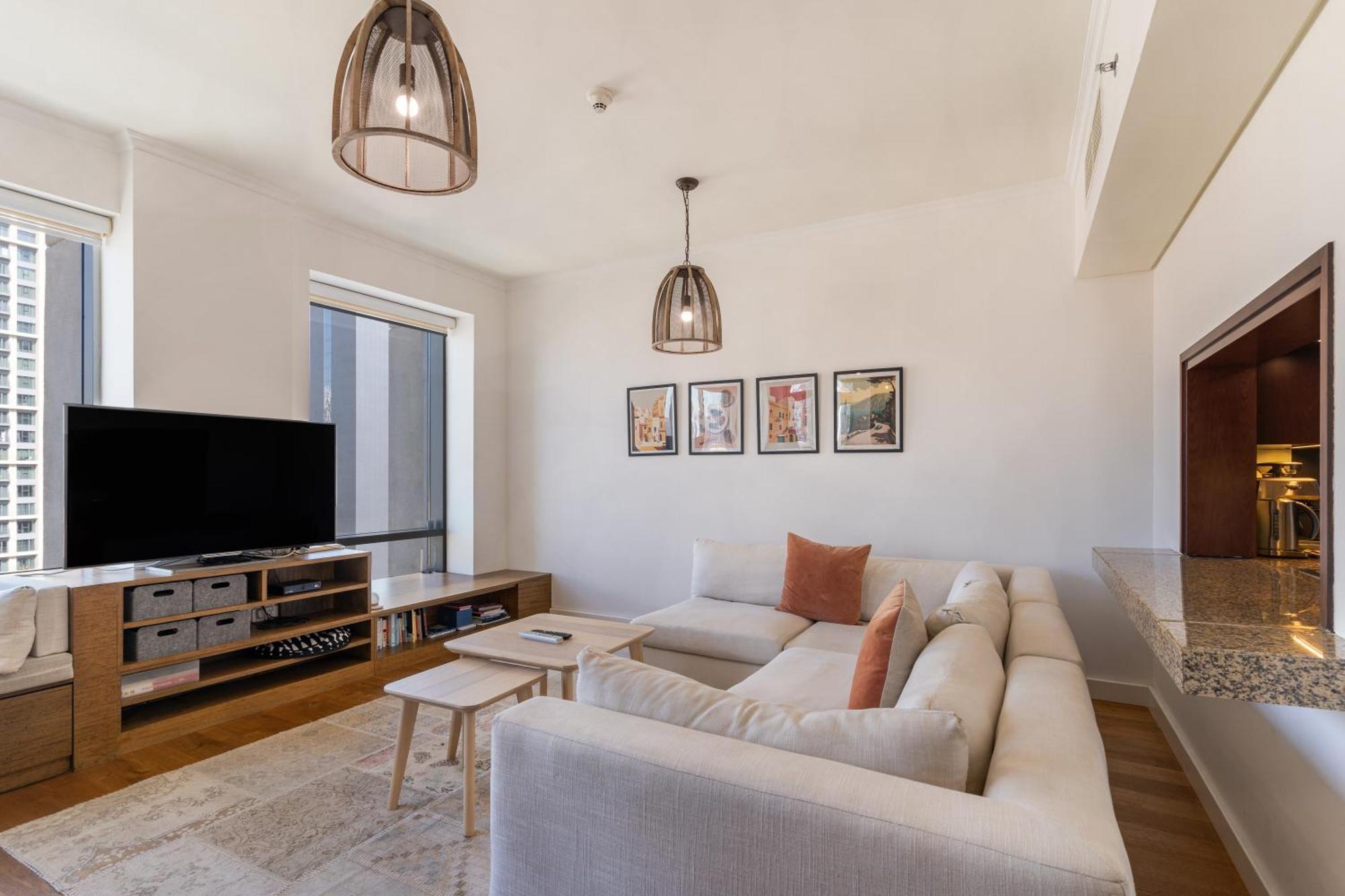 Chic 2br Apartment, Prime Location Near Mall - Allsopp&allsopp Дубай