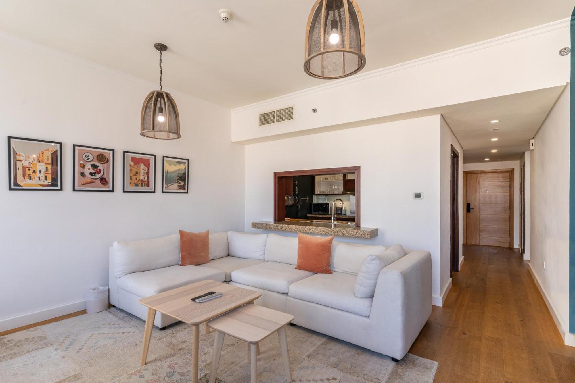 Апартаменти Chic 2br Apartment, Prime Location Near Mall - Allsopp&allsopp *